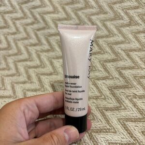 Mary Kay Timewise Matte-Wear Liquid Foundation Ivory 2